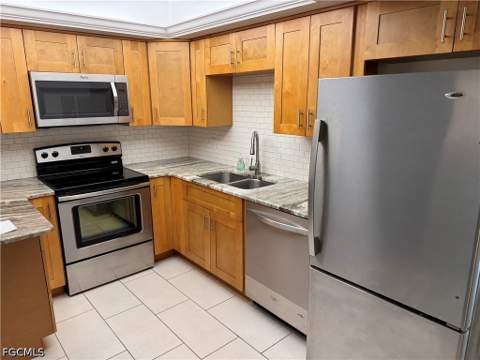 12481 McGregor Blvd 1, Fort Myers FL - photo 11 of 35