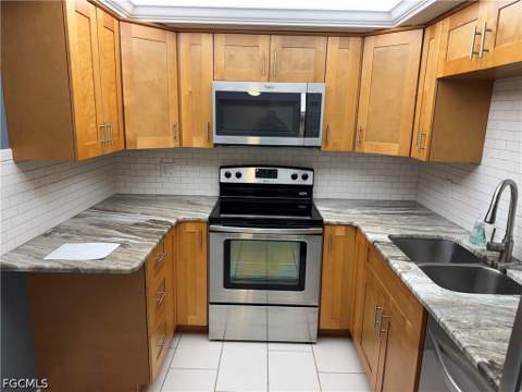 12481 McGregor Blvd 1, Fort Myers FL - photo 12 of 35
