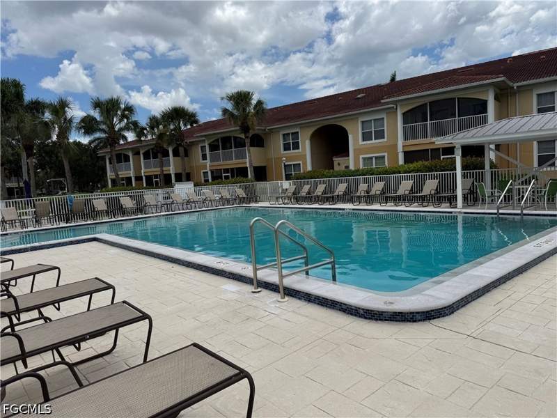 2 bedroom Condominium at 12481 McGregor Blvd 1, Maple Gardens, Fort Myers — photo 2