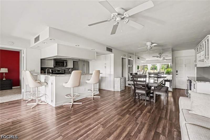 3 bedroom Condominium at 5625 Trailwinds Dr 412, Baltusrol Village, Fort Myers — photo 3