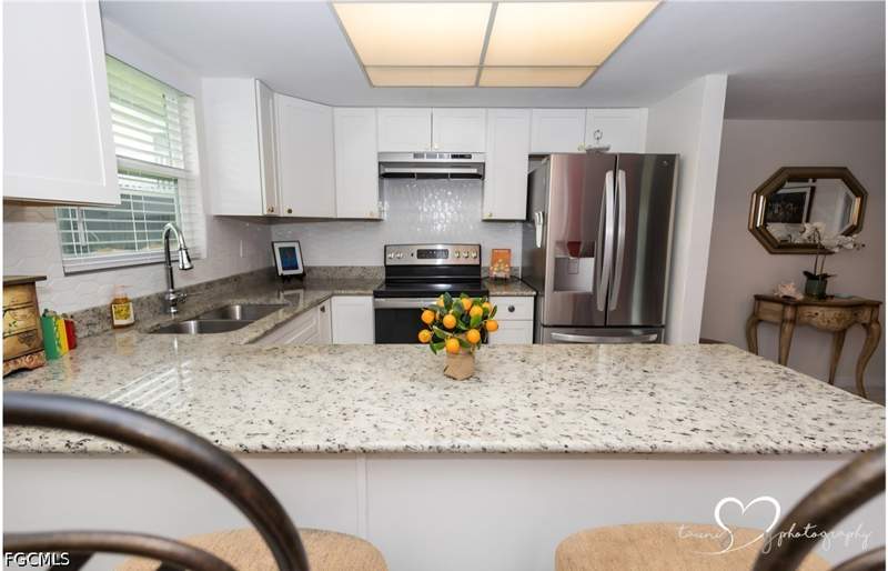 2 bedroom SingleFamilyResidence at 16161 Amberwood Lake Ct Unit J-3, Amberwood Lake Condo, Fort Myers — photo 3