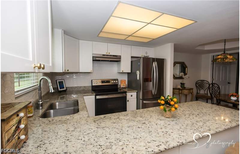2 bedroom SingleFamilyResidence at 16161 Amberwood Lake Ct Unit J-3, Amberwood Lake Condo, Fort Myers — photo 4