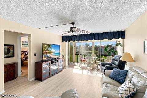 1087 Forest Lakes Dr 302, Naples FL - photo 6 of 32