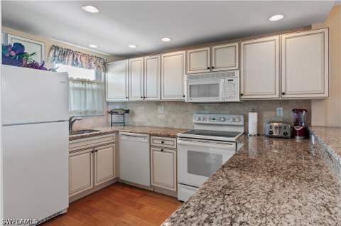 29 High Point Cir E 503, Naples FL - photo 9 of 38