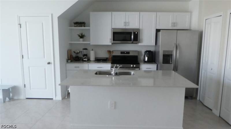 3 bedroom Townhouse at 4275 Cirella Ct, Crane Landing, North Fort Myers — photo 2