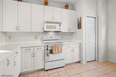 11227 Lakeland Cir, Fort Myers FL - photo 11 of 46