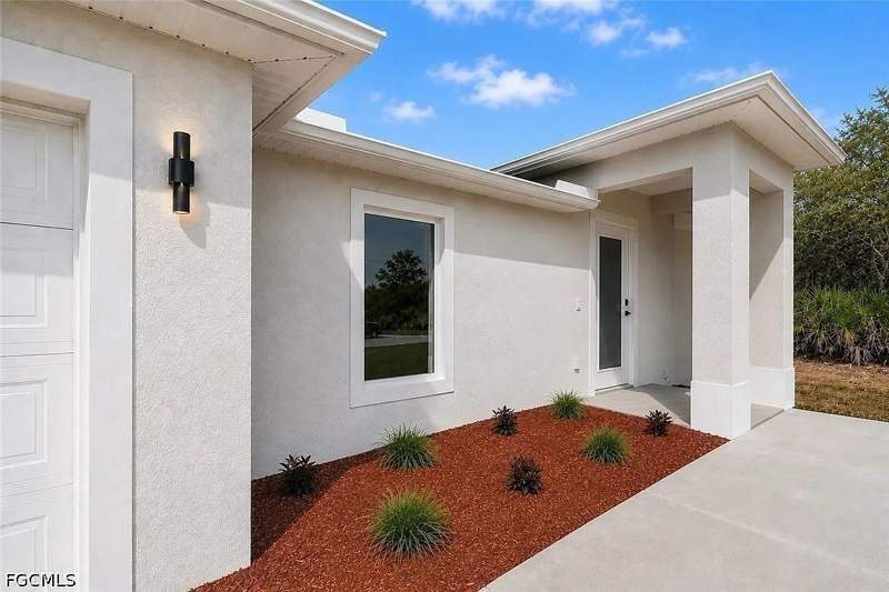 4 bedroom SingleFamilyResidence at 909 Grant Blvd, Lehigh Acres, Lehigh Acres — photo 2