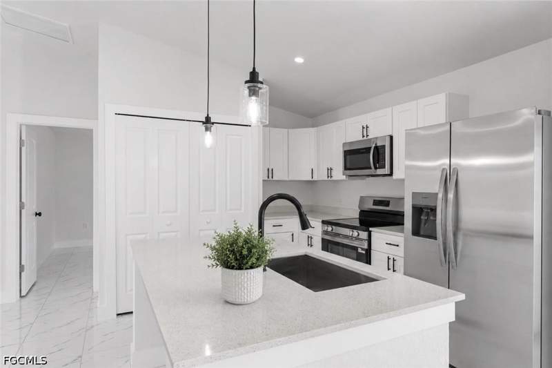 4 bedroom SingleFamilyResidence at 909 Grant Blvd, Lehigh Acres, Lehigh Acres — photo 3