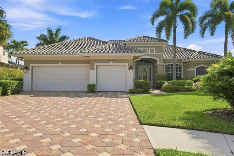 4 bedroom SingleFamilyResidence at 5120 Post Oak Ln, Banyan Woods, Naples — photo 2