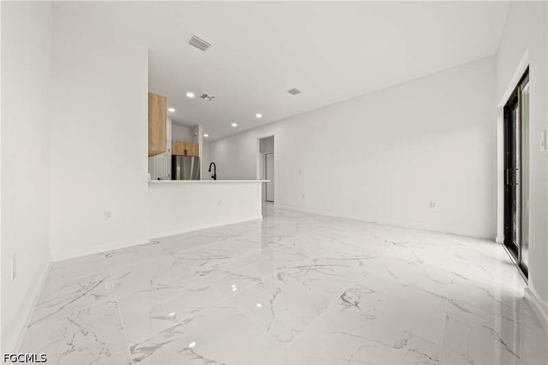 3 bedroom SingleFamilyResidence at 3106 61st St W, Lehigh Acres, Lehigh Acres — photo 3