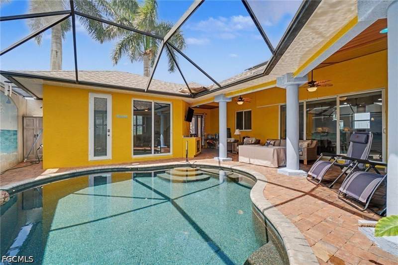 3 bedroom SingleFamilyResidence at 2911 NW 14th Ter, Cape Coral, Cape Coral — photo 2