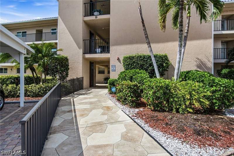 2 bedroom Condominium at 9 High Point Cir N 108, High Point Country Club, Naples — photo 3