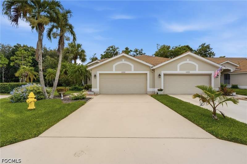 3 bedroom Attached at 14980 Hickory Greens Ct, Villas At Olde Hickory, Fort Myers — photo 2