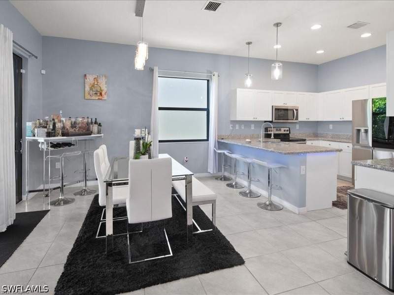 3 bedroom SingleFamilyResidence at 8812 Madrid Cir, Fronterra, Naples — photo 2