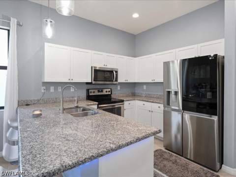 8812 Madrid Cir, Naples FL - photo 6 of 37