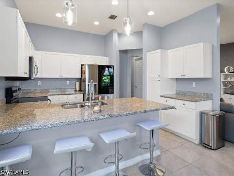 8812 Madrid Cir, Naples FL - photo 7 of 37