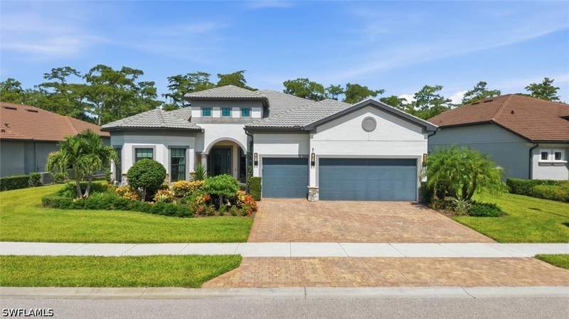 3 bedroom SingleFamilyResidence at 9439 Greyhawk Trl, Greyhawk At Golf Club Of The Everglades, Naples — photo 2