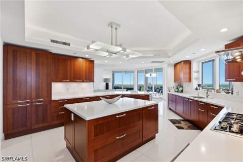 13675 Vanderbilt Dr 810, Naples FL - photo 10 of 38