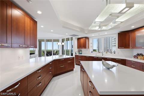13675 Vanderbilt Dr 810, Naples FL - photo 9 of 38
