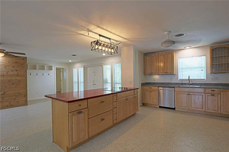 3 bedroom SingleFamilyResidence at 1353 Stadler Dr, Seminole Estates, Fort Myers — photo 4
