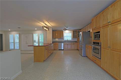 1353 Stadler Dr, Fort Myers FL - photo 7 of 41
