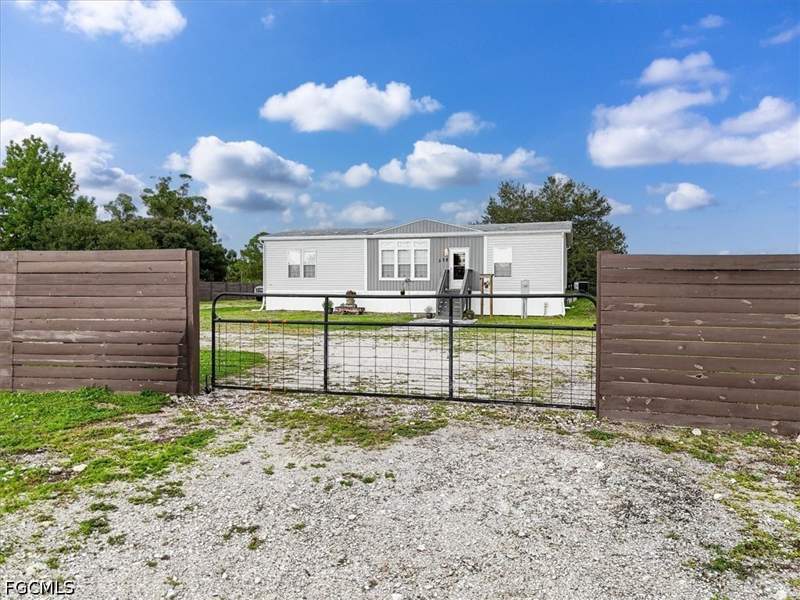3 bedroom ManufacturedHome at 375 N Estribo St, Montura Ranch Estates, Clewiston — photo 3