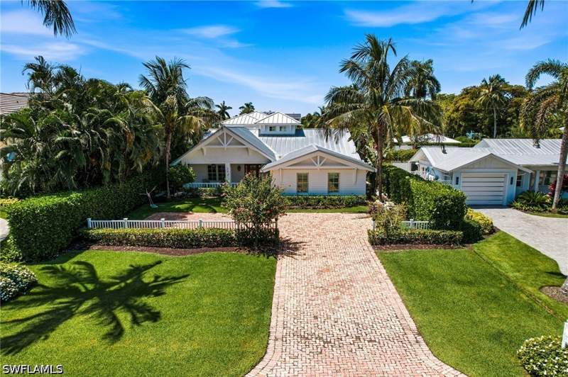 4 bedroom SingleFamilyResidence at 742 11th Ave S, Olde Naples, Naples — photo 3