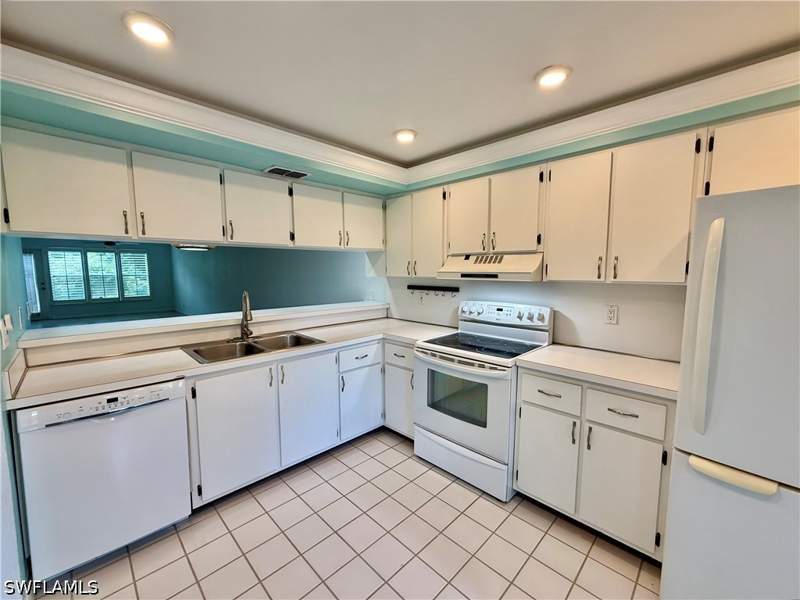 2 bedroom Condominium at 4001 Ice Castle Way 1, Winterpark, Naples — photo 3