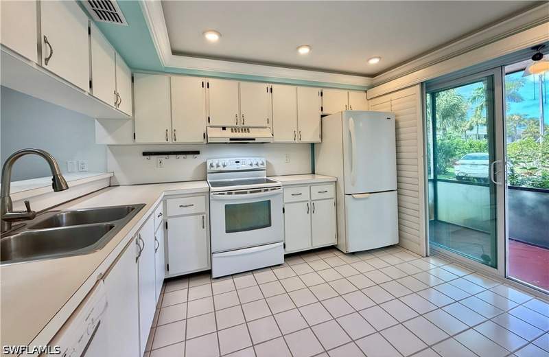 2 bedroom Condominium at 4001 Ice Castle Way 1, Winterpark, Naples — photo 4