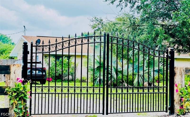 3 bedroom SingleFamilyResidence at 455 Trader Rd, Fort Denaud Acres, Fort Denaud — photo 5