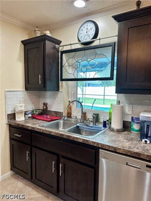 304 NE 19th Ter, Cape Coral FL - photo 10 of 29