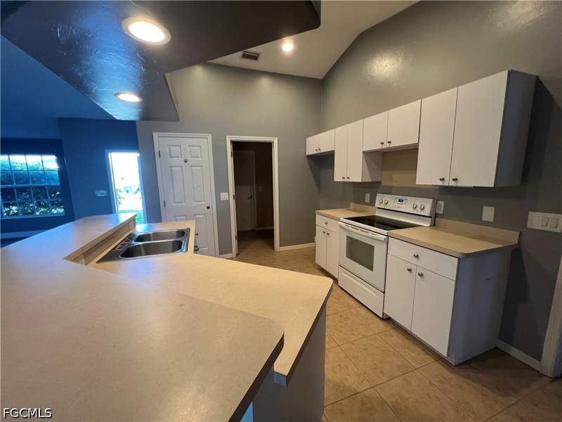 3 bedroom SingleFamilyResidence at 1722 NW 18th Ter, Cape Coral, Cape Coral — photo 4