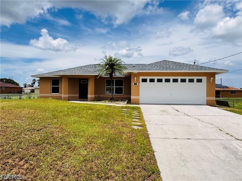 3 bedroom SingleFamilyResidence at 718 Rue Labeau Cir, Mirror Lakes, Fort Myers — photo 2