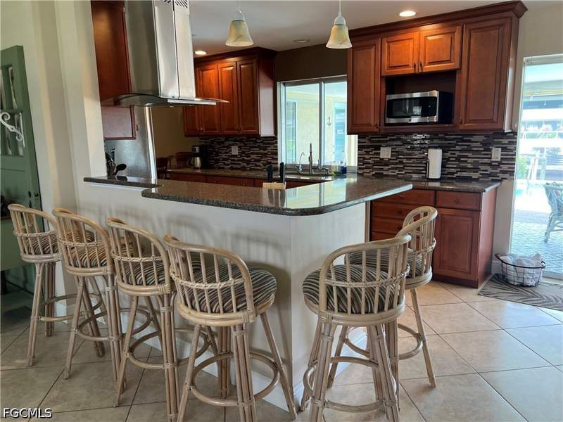 3 bedroom SingleFamilyResidence at 1124 SE 29th St, Cape Coral, Cape Coral — photo 2