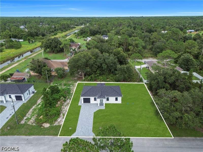 3 bedroom SingleFamilyResidence at 1718 Hibiscus Ave, Lehigh Acres, Lehigh Acres — photo 2