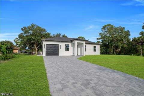1718 Hibiscus Ave, Lehigh Acres FL - photo 8 of 47