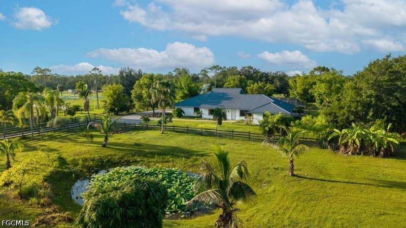 5 bedroom SingleFamilyResidence at 9200 Nalle Grade Rd, North Fort Myers, North Fort Myers — photo 4