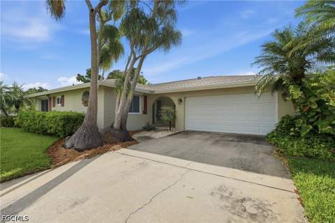 6561 E Town And River Rd, Fort Myers FL - photo 7 of 32