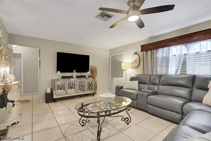 3 bedroom SingleFamilyResidence at 2001 48th ST SW, GOLDEN GATE CITY, Naples — photo 4