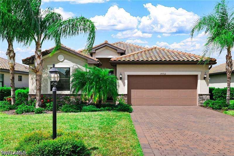 4 bedroom SingleFamilyResidence at 19752 The Place Blvd, The Place At Corkscrew, Estero — photo 2