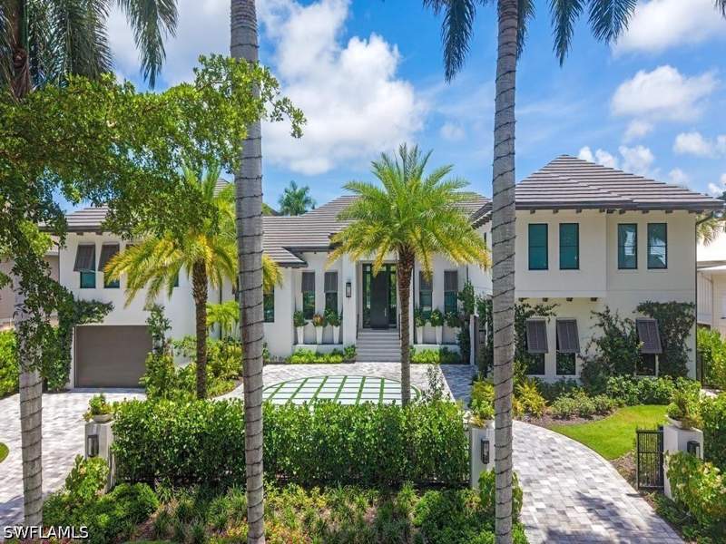 5 bedroom SingleFamilyResidence at 425 15th Ave S, Aqualane Shores, Naples — photo 2