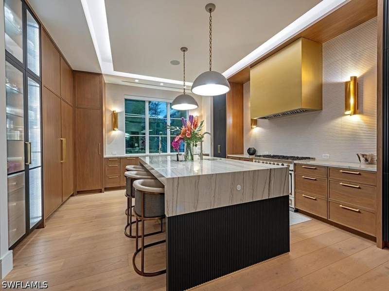5 bedroom SingleFamilyResidence at 425 15th Ave S, Aqualane Shores, Naples — photo 5