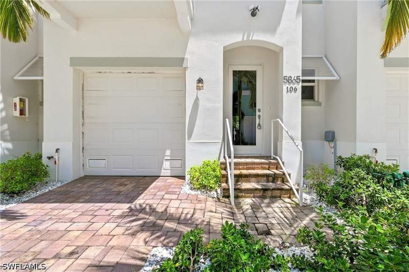 3 bedroom Townhouse at 5865 Shell Cove Dr 106, Cape Harbour, Cape Coral — photo 3
