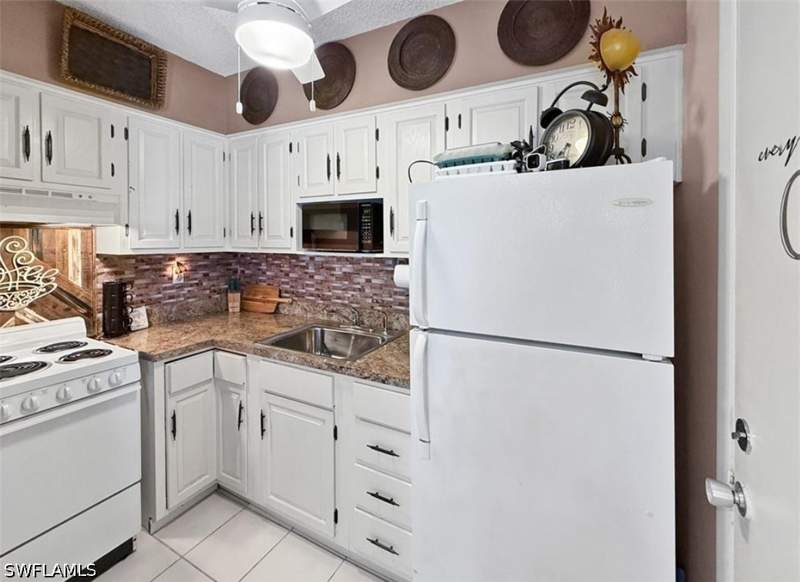1 bedroom Condominium at 167 N Collier Blvd A9, Aquarius Apts Of Marco Island, Marco Island — photo 4