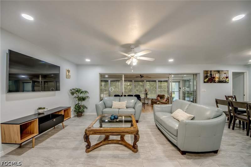 3 bedroom SingleFamilyResidence at 510 SW 51st Ter, Cape Coral, Cape Coral — photo 4