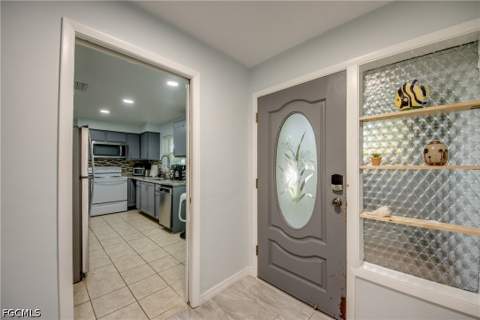 510 SW 51st Ter, Cape Coral FL - photo 8 of 38