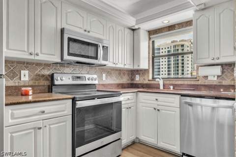 271 Southbay Dr 241, Naples FL - photo 12 of 32