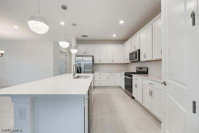 3 bedroom SingleFamilyResidence at 10335 Ventana Ln, Ventana Pointe, Naples — photo 3
