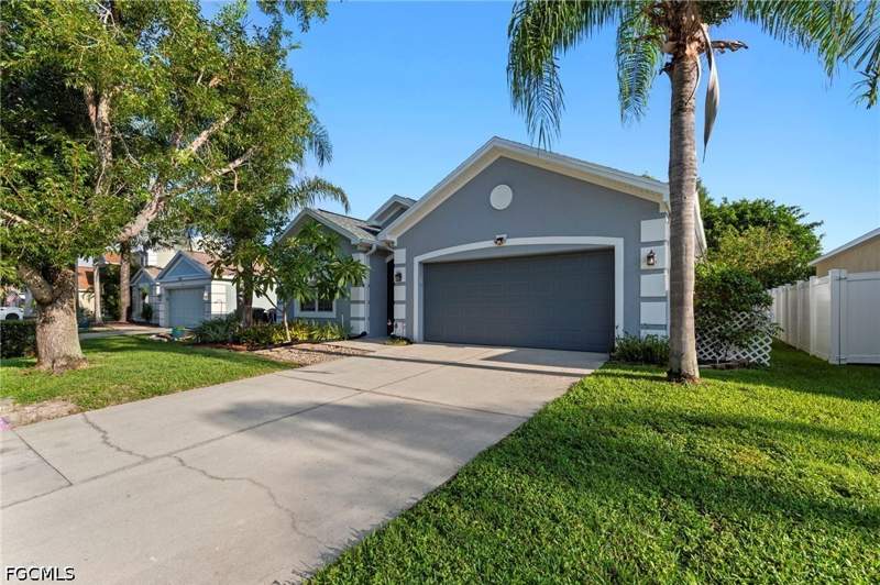 3 bedroom SingleFamilyResidence at 13261 Hampton Park Ct, Cypress Cay, Fort Myers — photo 2