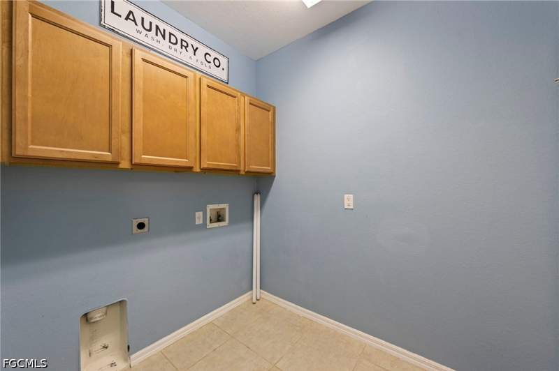 3 bedroom SingleFamilyResidence at 13261 Hampton Park Ct, Cypress Cay, Fort Myers — photo 5